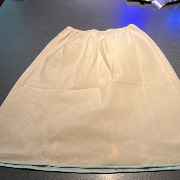 Slip with Cats - Picture 4 of 5